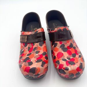 Koi by Sanita Lindsey Leanna. Padded Instep, Slip on for comfort Size 39.